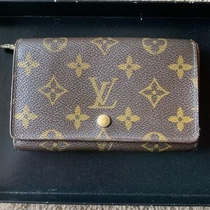 LV MONO WALLET